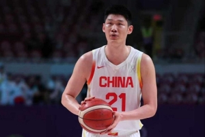 杨毅强调:落后15分末节须破釜沉舟,把握机会果断投篮,需连续命中三分