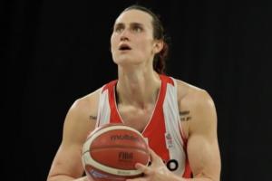 性别界限交锋，WNBA总裁面临挑战：特塔特与规则的对决