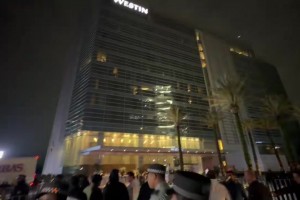 怒斥！墨西哥球迷在厄瓜多尔队入住的酒店外疯狂制造噪音