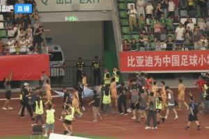 亚洲明星联6-2杭州足管夺冠 10岁基利安独进6球 7场累计打入24球