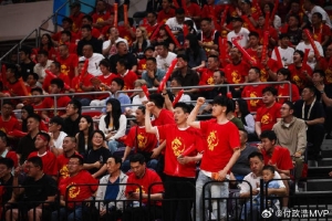 记者报道：辽宁体育馆中日男篮世预赛人气爆棚，周边餐饮业增长40%