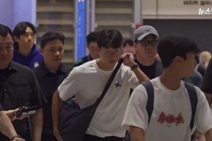 严密保护！孙兴慜返回韩国，被严密的安保护送至仁川机场外