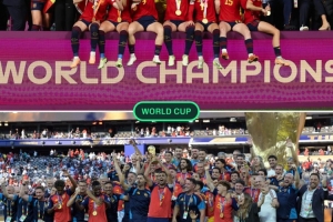 2023至2026年间，西班牙成为首度连续赢得男女足世界杯冠军的国家