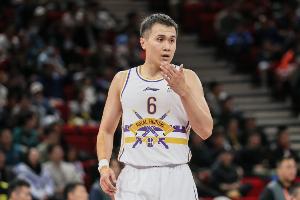 媒体人透露：北控与张帆续签C类2+1合同，新赛季为其在北控的第9个赛季