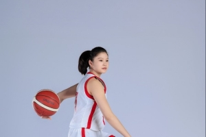 李沅珊全力进攻，前三节投篮15中8，独揽20分，三分球11中4