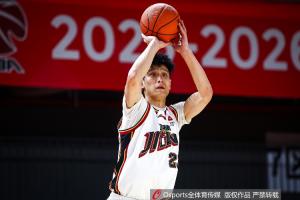 直播吧：自由球员栾利程与宁波签约2年C类合同