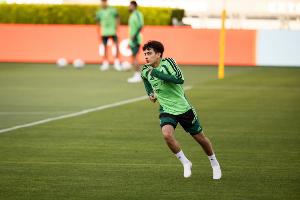 墨西哥中场球员莫拉18岁前参加4场世界杯，与贝利并列历史第二