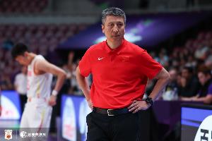 媒体人：输球需有人担责，篮协、郭指导、高诗岩应直面舆论考验