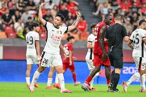 3-2大逆转！岳鑫穿新鞋助莱昂纳多破门，中超赛场再创辉煌