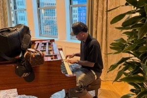 维尼修斯分享假期生活，家人朋友共度欢乐时光