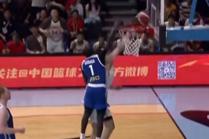 杨瀚森遭钉板回击！郭艾伦称：正值20岁巅峰期的NBA新星全力冲击吧
