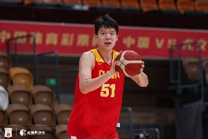 媒体人评价：杨瀚森誓为国家奋战，坚定信念，爱国情怀深刻感人