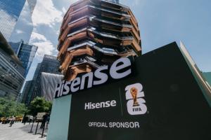 海信、FIFA与阿迪合作快闪活动亮相纽约,点燃世界杯RGB足球狂潮
