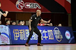 雕像与绿卡：马布里告别NBA，中国之旅成转折点？