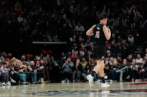 媒体人士：球队需寻找运动型前锋45号位，杨瀚森在NBA的生存空间将持续受限