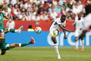 替补导演独揽三球！帕普·盖耶成非洲首人
