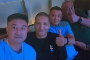 巩晓彬谈杜指导组织聚会：好兄弟齐聚，共聚欢乐时光