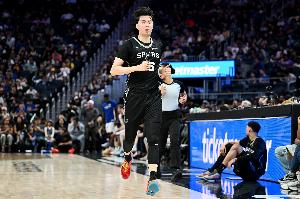 全网热议！李贤重获NBA训练营邀请，球迷热议他能否成为亚洲之光