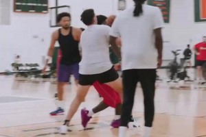 好“搭子”！戴维恩·米切尔和特雷·唐纳森“在球场上配合默契”
