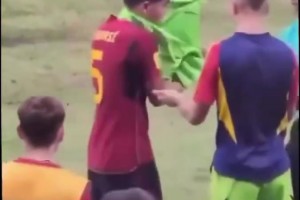 是的你没看错！名场面：U17世界杯，库巴西临危受命担任门将！