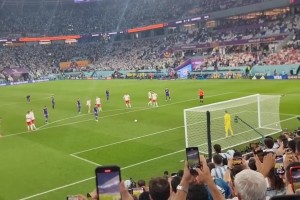 梅西2022年世界杯对阵波兰射失点球！半高球被什琴斯尼扑出！