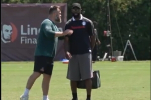 攻防转换制胜！杰伦·布朗如何凭高效融入NFL战术体系