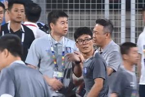 赛后裁判围堵事件遭红牌，记者预测于根伟将面临中足联追加处罚