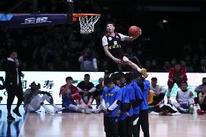陈登星：小时候经常看文斯·卡特扣篮 但偶像是科比