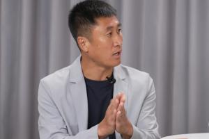 马宁称：阿联酋联赛规定，队员与裁判鼓掌即被红牌罚下
