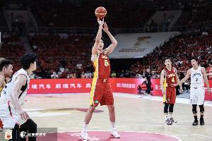 媒体人:控卫均无法掌控节奏时,杨瀚森为何球权不足?