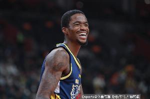 媒体人指出：CBA外援优先续约权成为多队争夺焦点，本土球员转会流程更为复杂