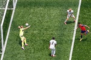 西班牙2-0领先奥地利，波罗头球破门，巴埃纳助攻