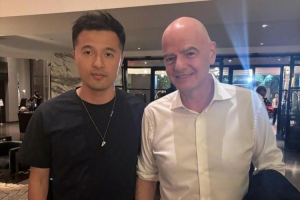 记者拍照偶遇因凡蒂诺：他祝愿中国队未来好运连连！